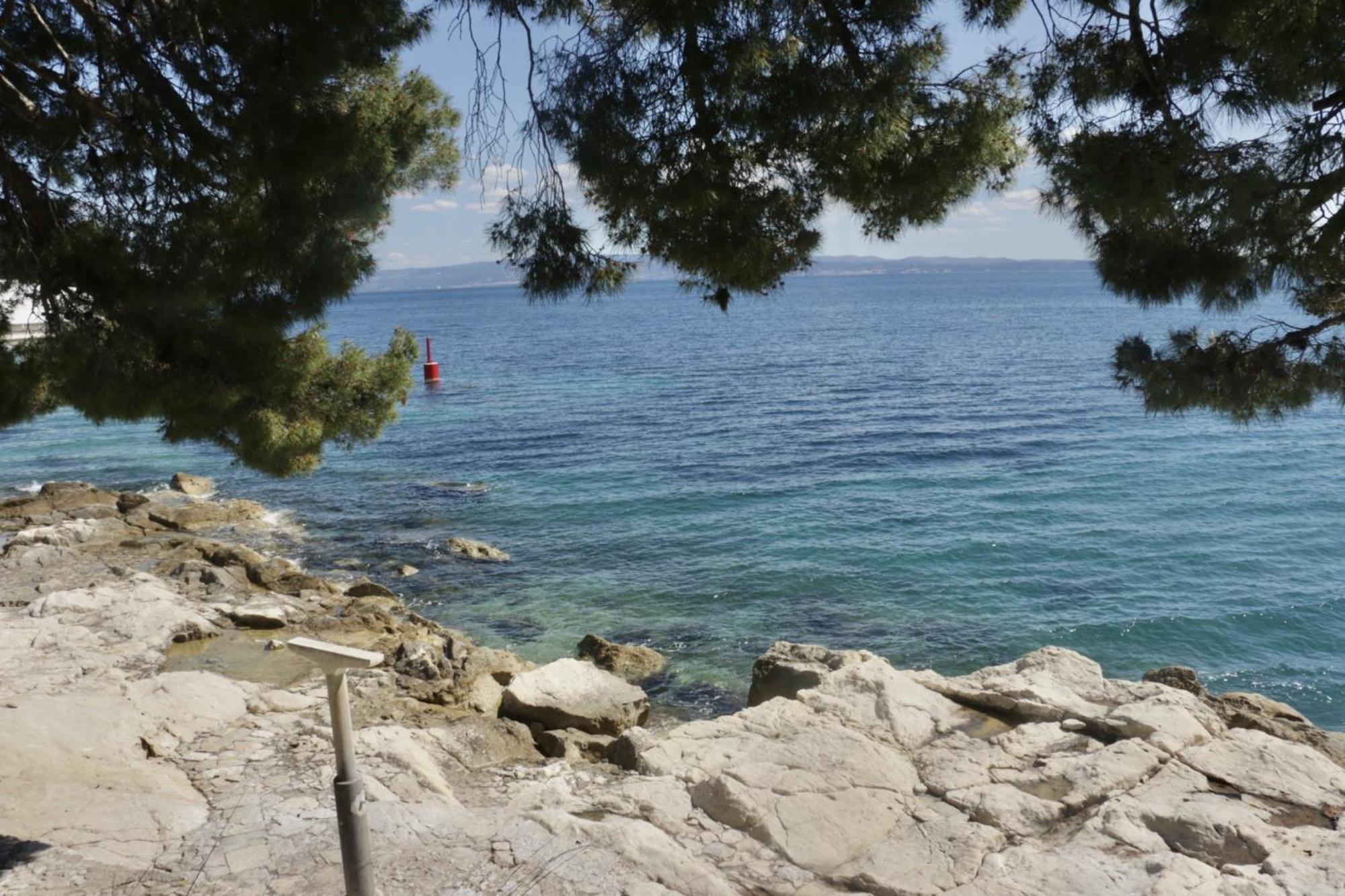 Beachfront Milan, With Balcony Apartman