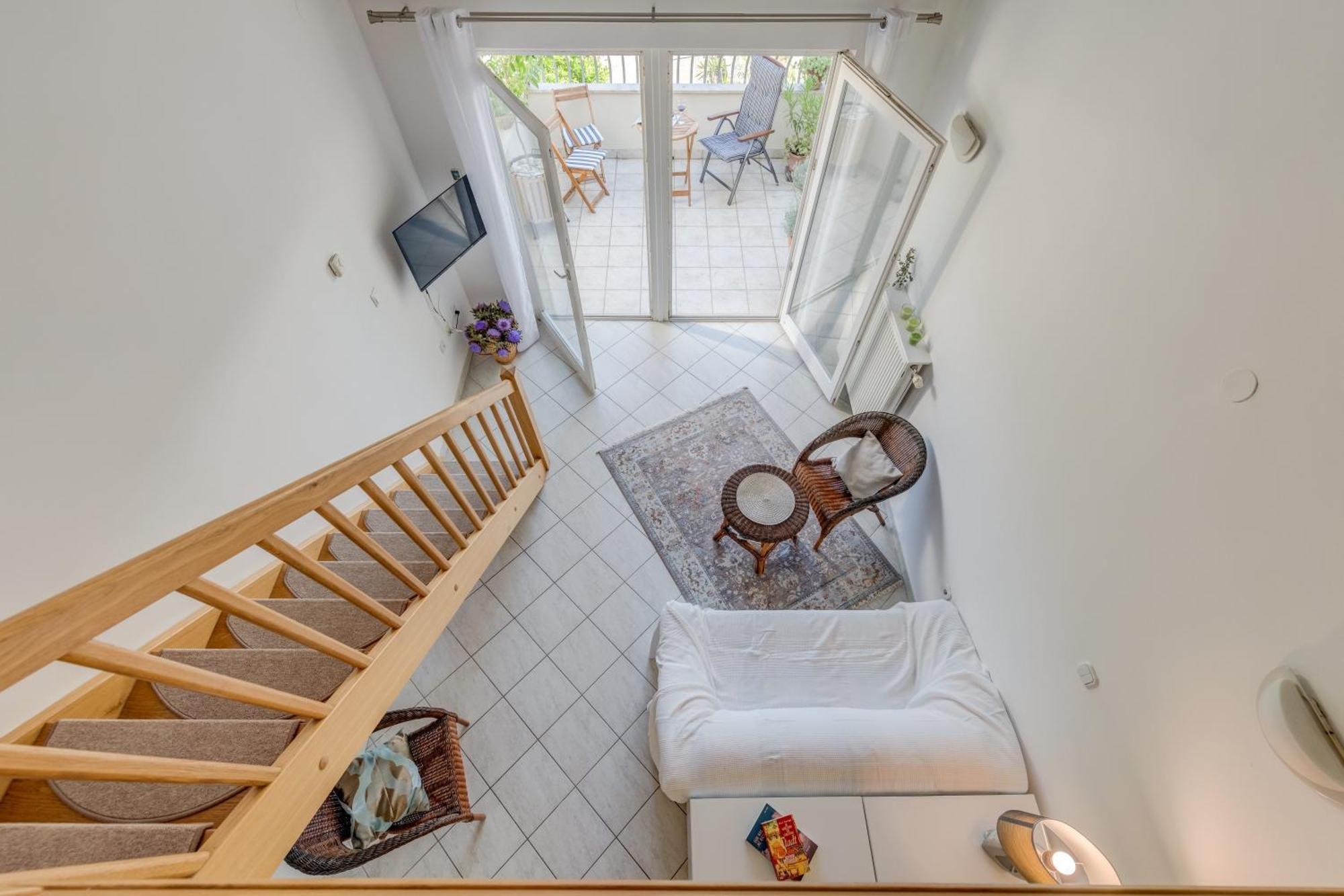 Beachfront Milan, With Balcony Apartman *